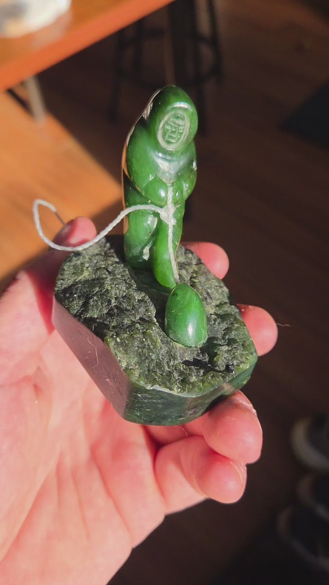 Sculpture en jade nephrite ( colombie-britanique )