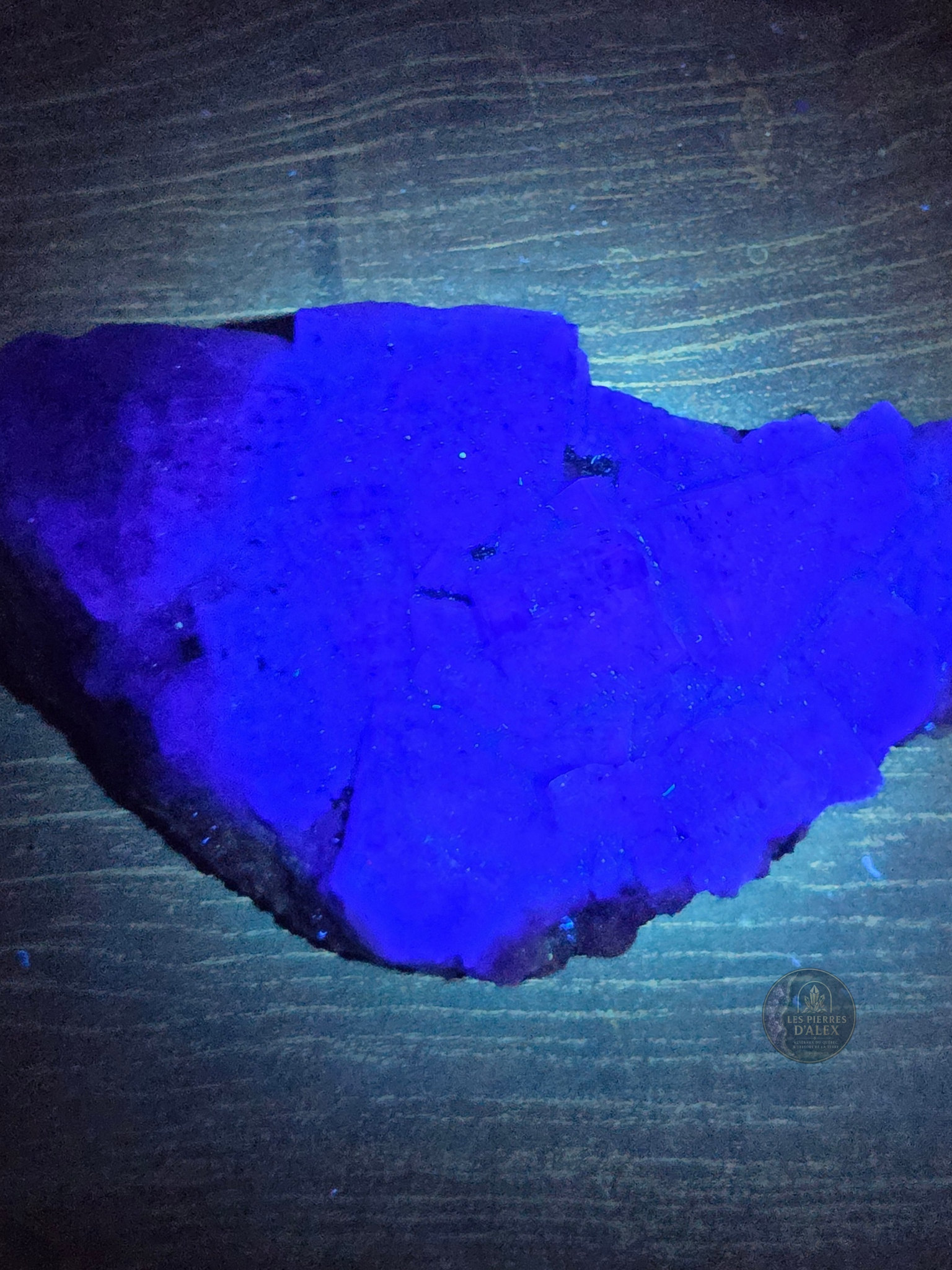 Fluorite mauve ( Uv réaction )