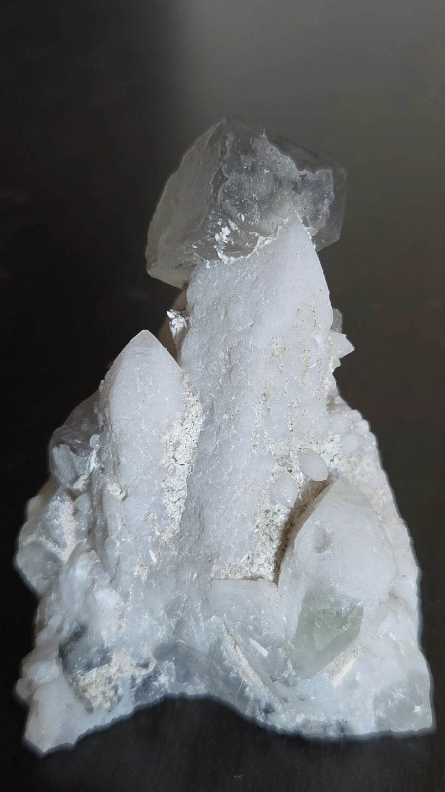 Fluorite sur quartz du Maroc ( UV réaction )