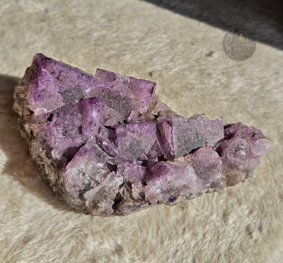Fluorite mauve ( Uv réaction )