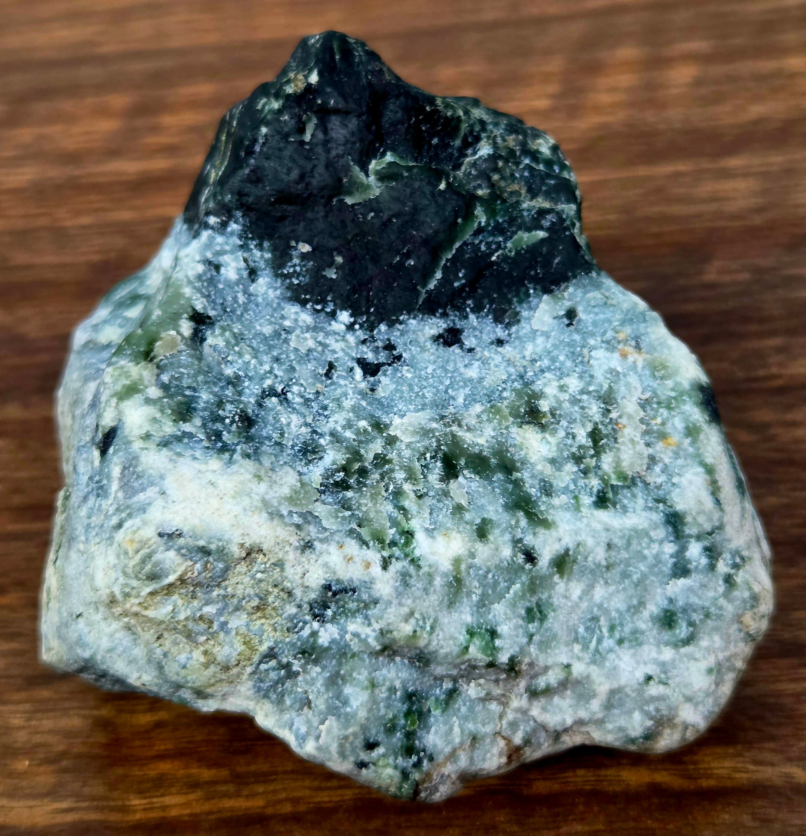 Jade Néphrite sur Serpentine – Ancienne Mine Jeffrey, Val-des-Sources