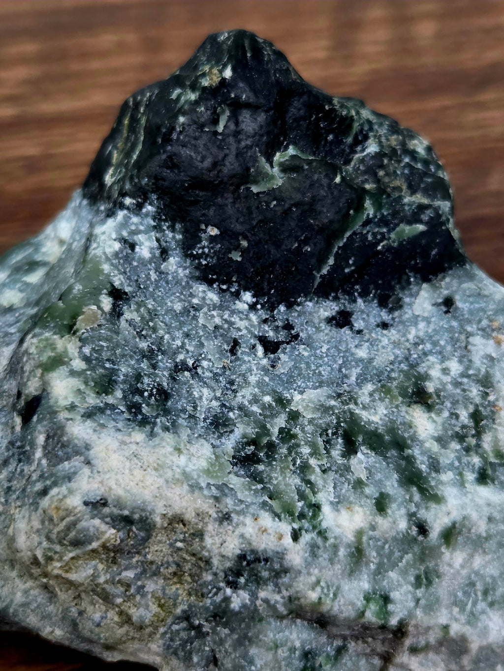 Jade Néphrite sur Serpentine – Ancienne Mine Jeffrey, Val-des-Sources