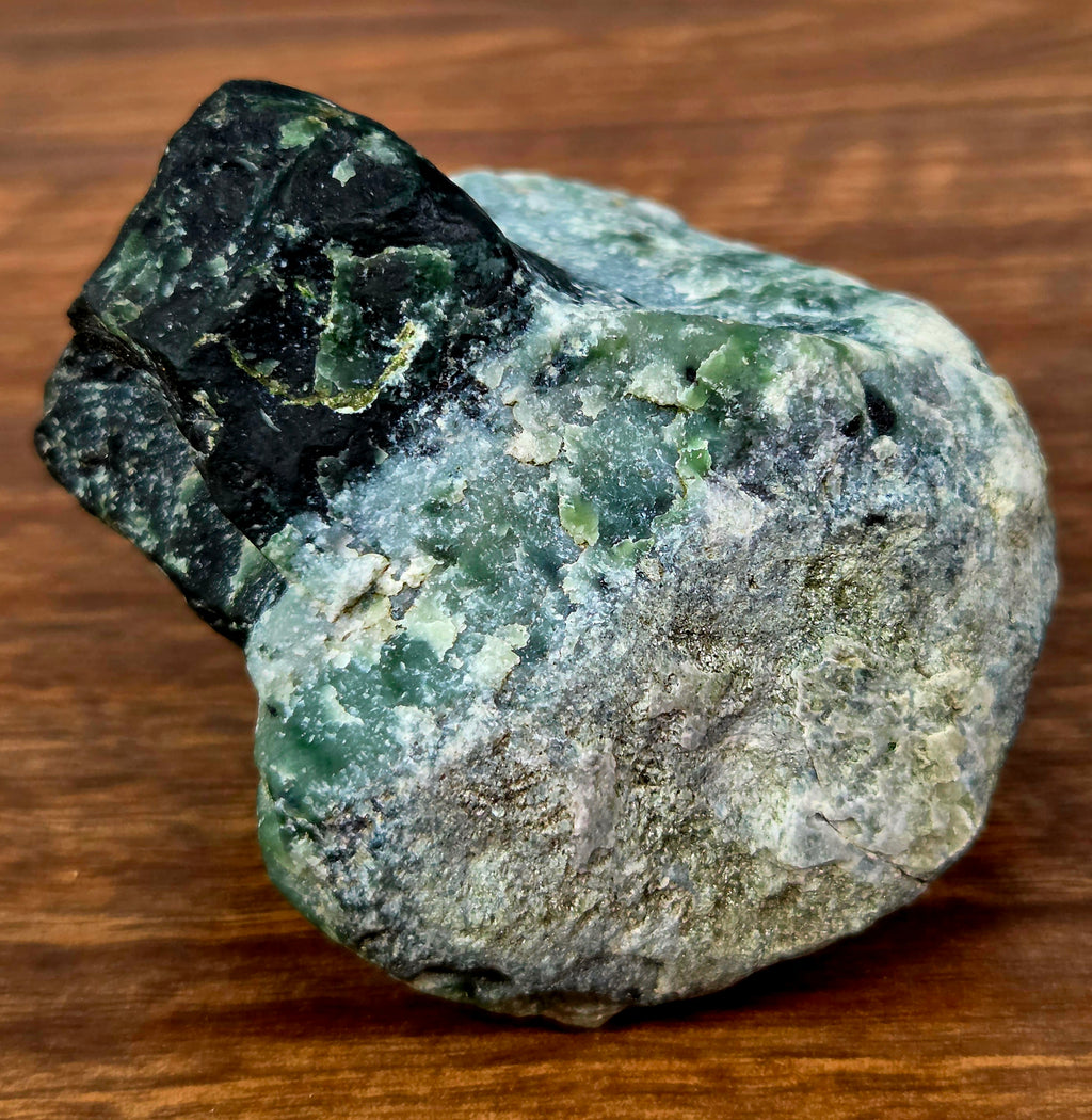 Jade Néphrite sur Serpentine – Ancienne Mine Jeffrey, Val-des-Sources