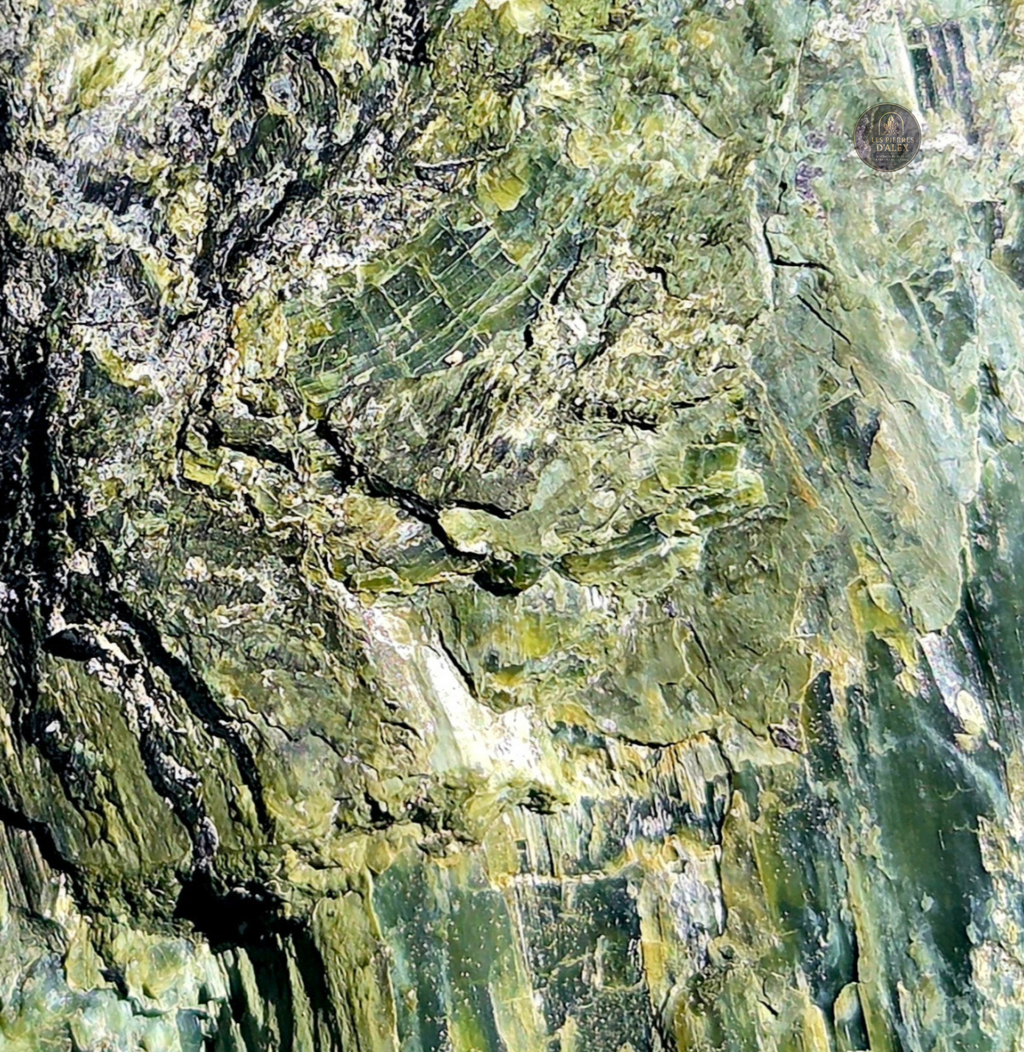 Serpentine ( antigorite )